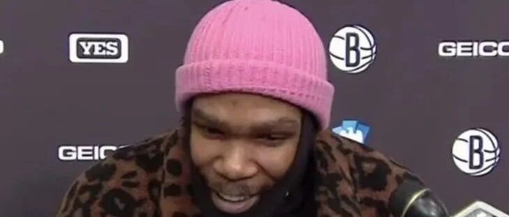 瞎穿衣乱穿鞋，NBA球星品味我不懂！杜兰特穿豹纹貂皮+粉色帽