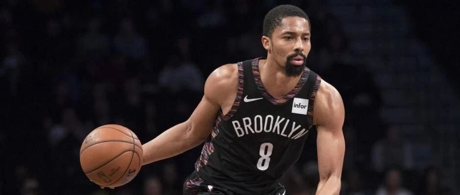 初听名字以为是中国人，马龙还会打篮球，张伯伦是姓张吧？