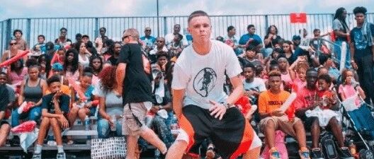 身高不到1米8，却是街球届的“教授”！哈登林书豪都是他的粉丝