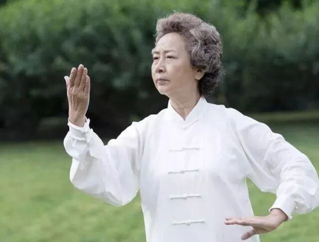 跪坐养生有奇效（作者：赵之心）