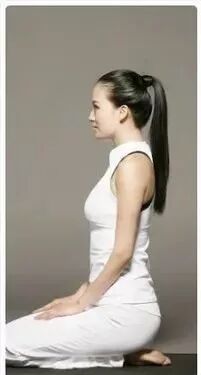 跪坐养生有奇效（作者：赵之心）