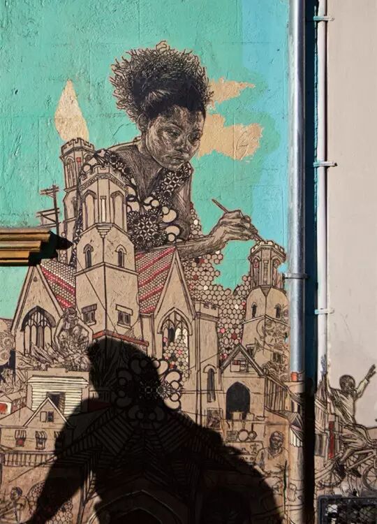 在这座色彩斑斓的墨西哥古城,你可以用酒和酱配虫子