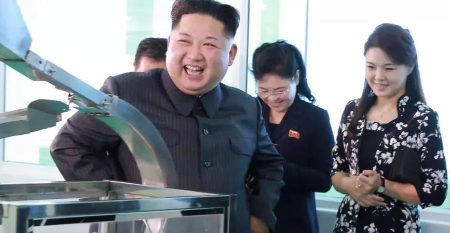 北韓刮起時尚風，金將軍欽定的「平壤最流行」服飾長什麼樣？ 時尚 第17張