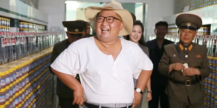 北韓刮起時尚風，金將軍欽定的「平壤最流行」服飾長什麼樣？ 時尚 第16張