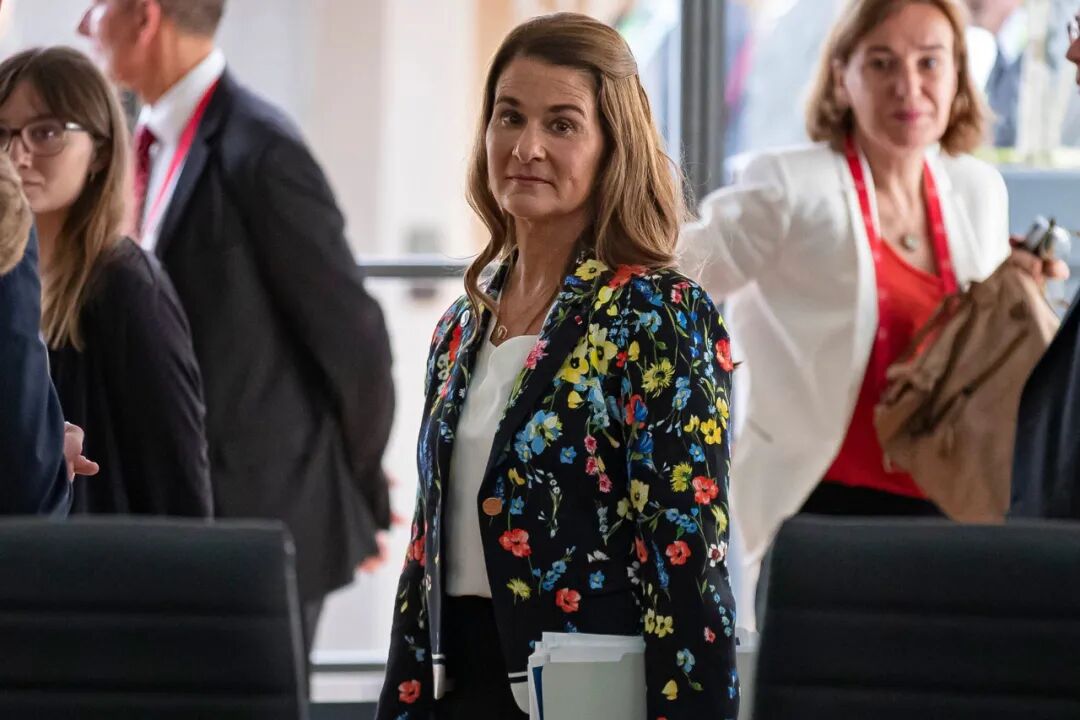 bezos)的天价离婚案让麦肯齐·斯科特(mackenzie scott)成为媒体关注