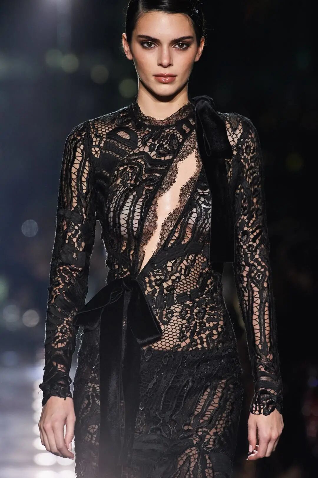 "空"想与欲望:镂空设计和女性身体 - iweekly周末画报 - 瓦斯阅读