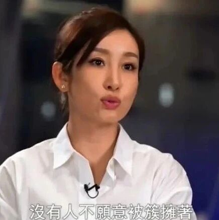 “嘴强王者”秦海璐,一张嘴得罪半个娱乐圈,却依旧红透半边天