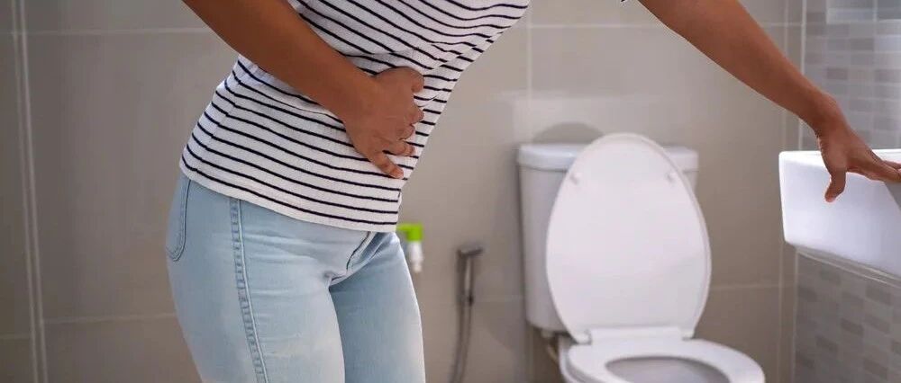 憋尿憋到尿血！憋尿带来的危害，远远不止这些！