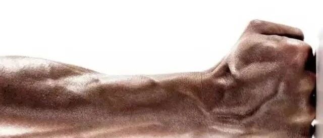 青筋凸起可能是疾病信号？这几个部位尤其要注意！