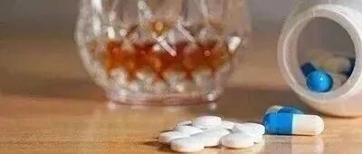 吃完头孢七日内都别饮酒！这些药和酒一起服用极其危险！