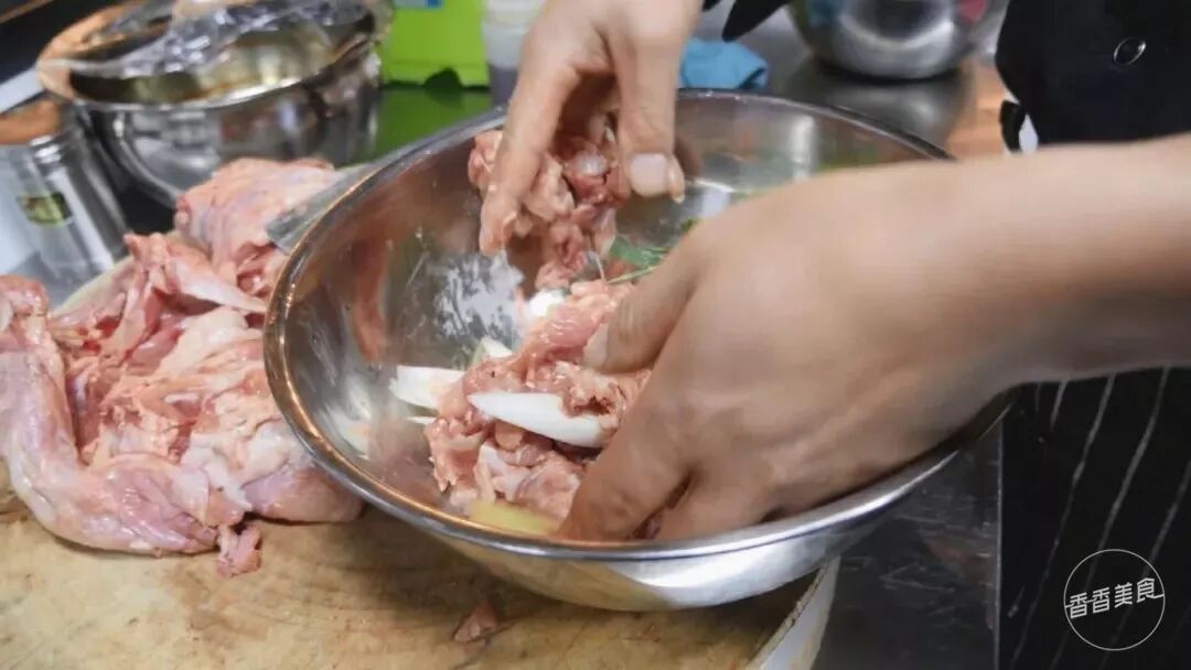 做毛血旺的配料都有什么_毛血旺需要哪些食材_饭店毛血旺的材料