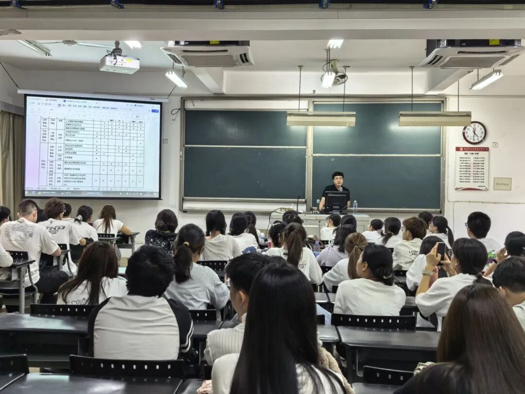 财务管理专业课程及学习方法介绍（宋晨岚摄）.jpg