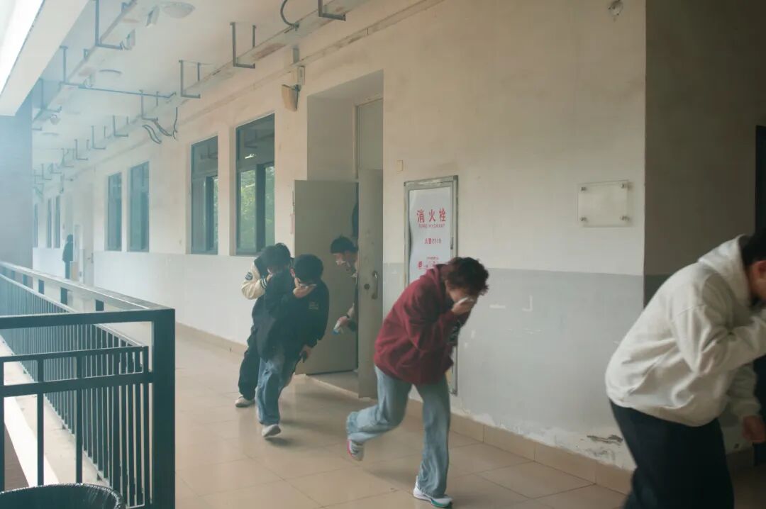 20230318 国际教育学院消防安全知识普及与应急疏散演练 周子洋（摄） (11).jpg