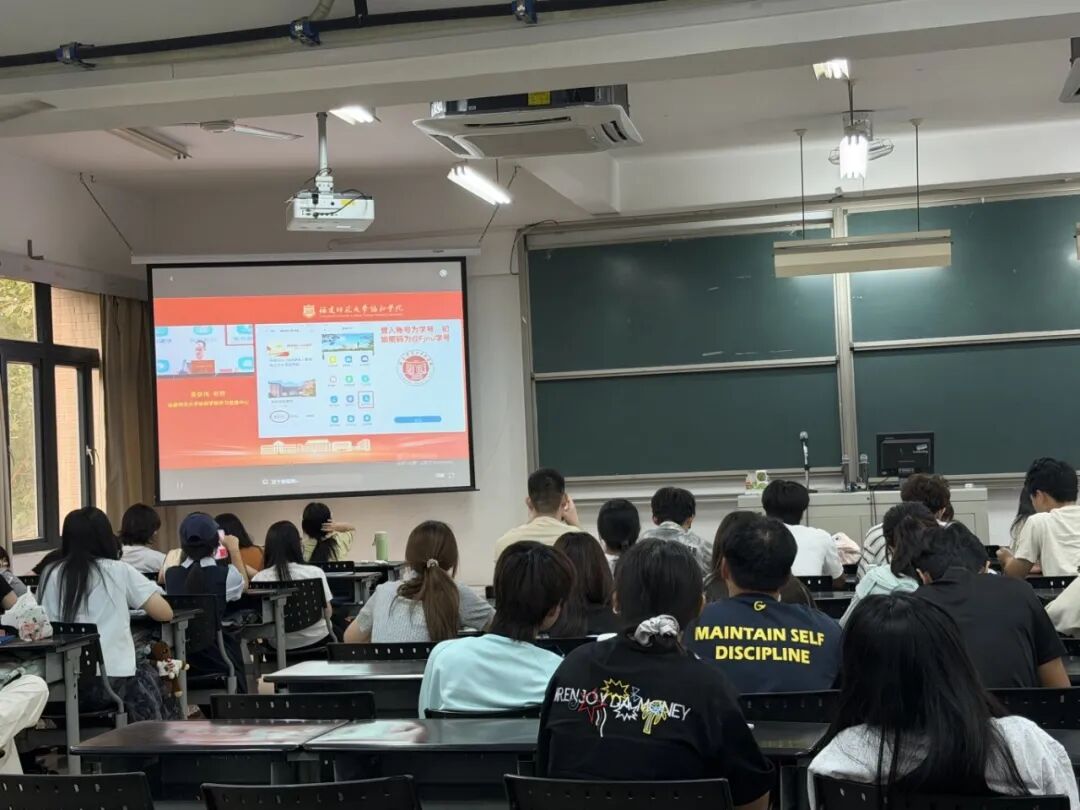 图书馆的资源与利用（陈芷莹摄）.jpg