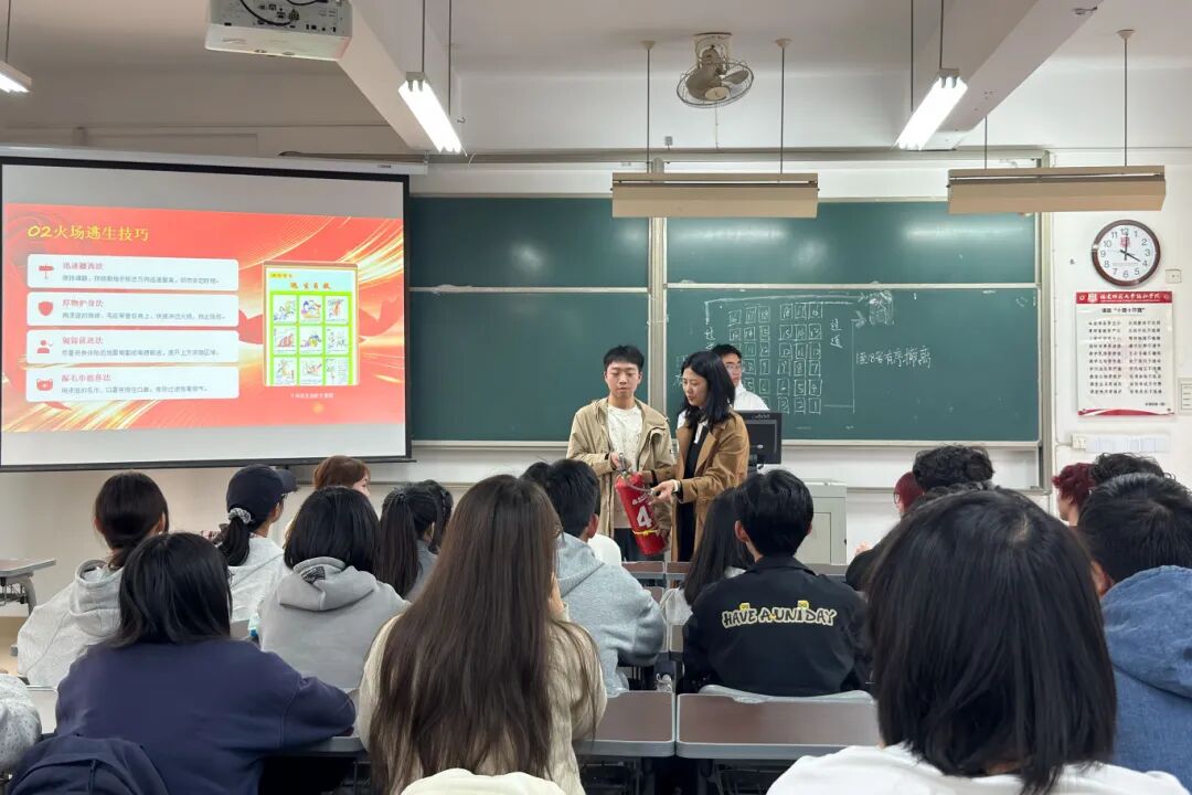 20230318 国际教育学院消防安全知识普及与应急疏散演练 周子洋（摄） (1).jpg