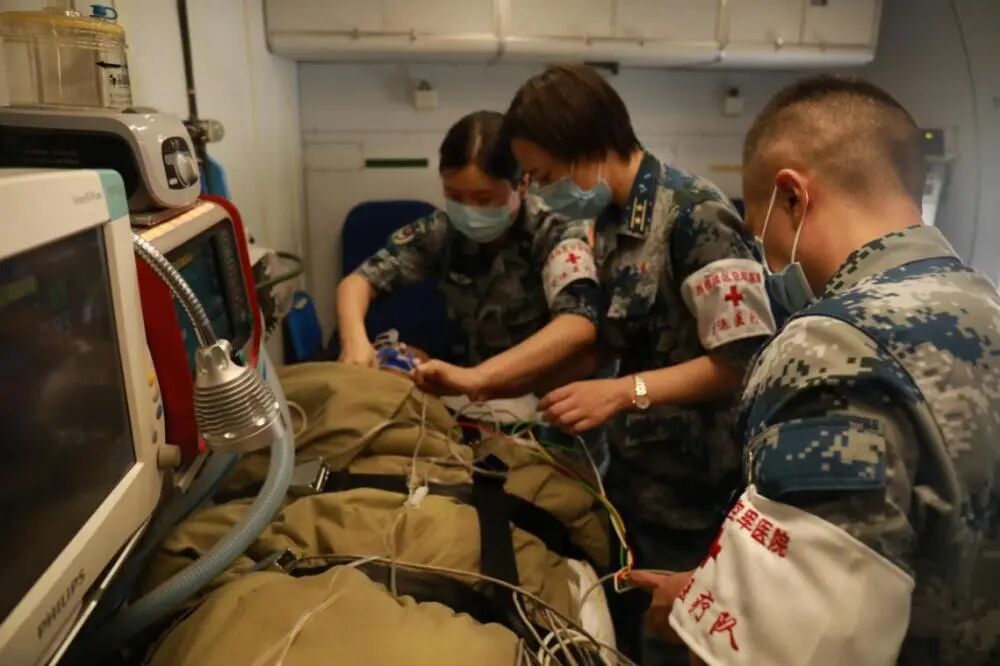 能做手術、媲美小型醫院，運9醫療救護機內部全披露的圖8