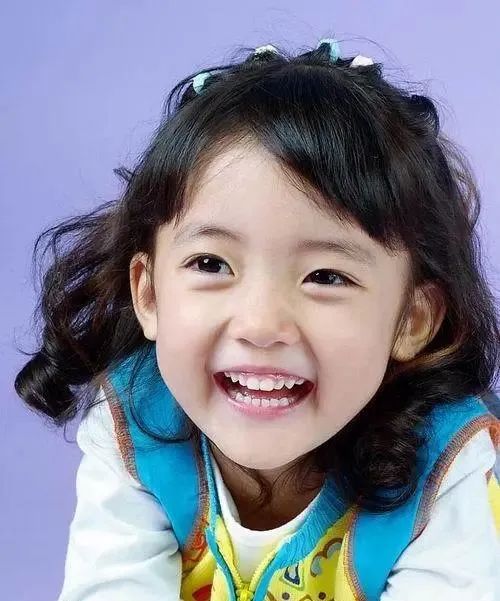 她被称为南韩最美童星00后的郑多彬肤白貌美酷似徐璐