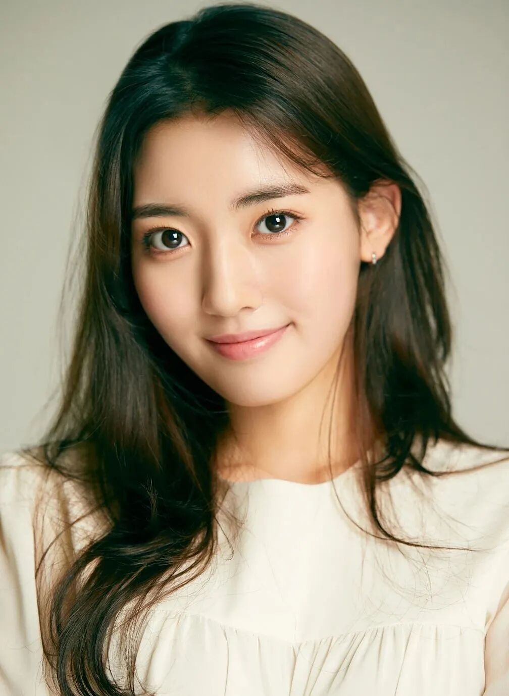 她被称为南韩最美童星00后的郑多彬肤白貌美酷似徐璐