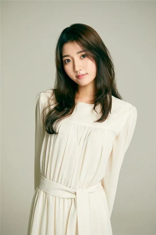 她被称为"南韩最美童星",00后的郑多彬肤白貌美酷似徐璐