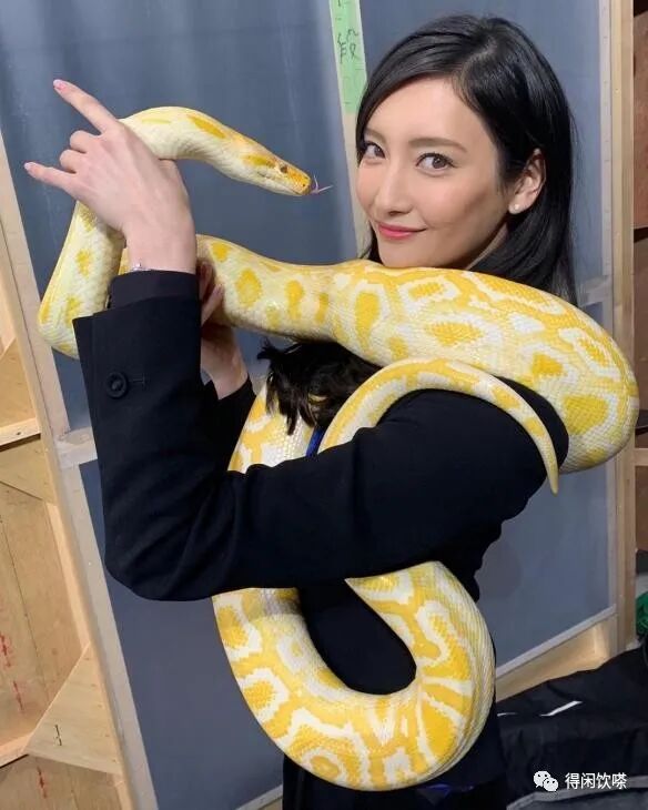 她有日本第一美腿称号菜菜绪颜值和身材比例让无数宅男沦陷