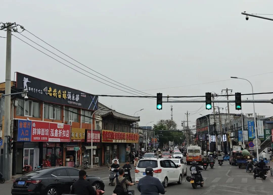 马驹桥城中村街头。(南方周末记者 陈鹏/摄)