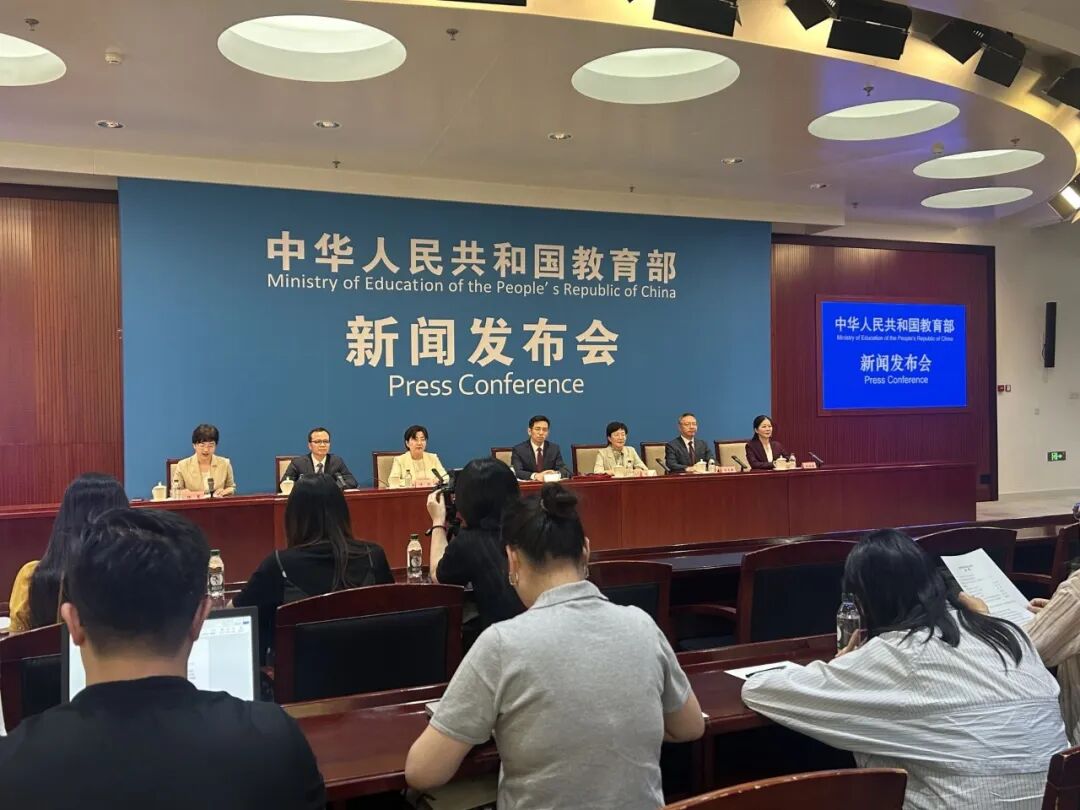 　　▲ 2026年9月4日，教育部举行新闻发布会，介绍教师队伍建设和第42个教师节宣传庆祝活动有关情况。（南方周末记者 粟满莺/摄）