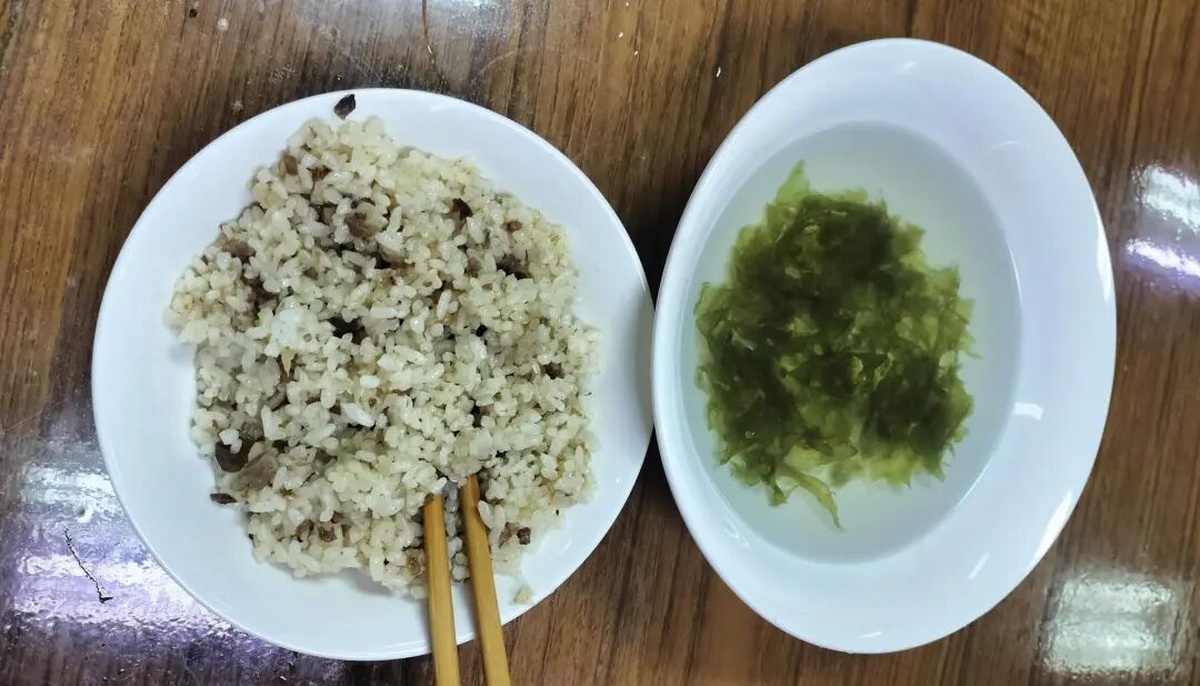被困波斯湾，李斌在船上的早饭。（受访者供图）