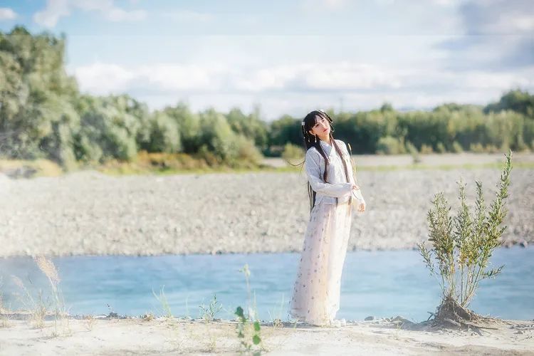 女人性格好不好，看她衣服颜色就知道！