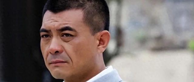 54岁王新军现状:脸部松垮,老婆秦海璐仍显年轻,儿子像母亲翻版