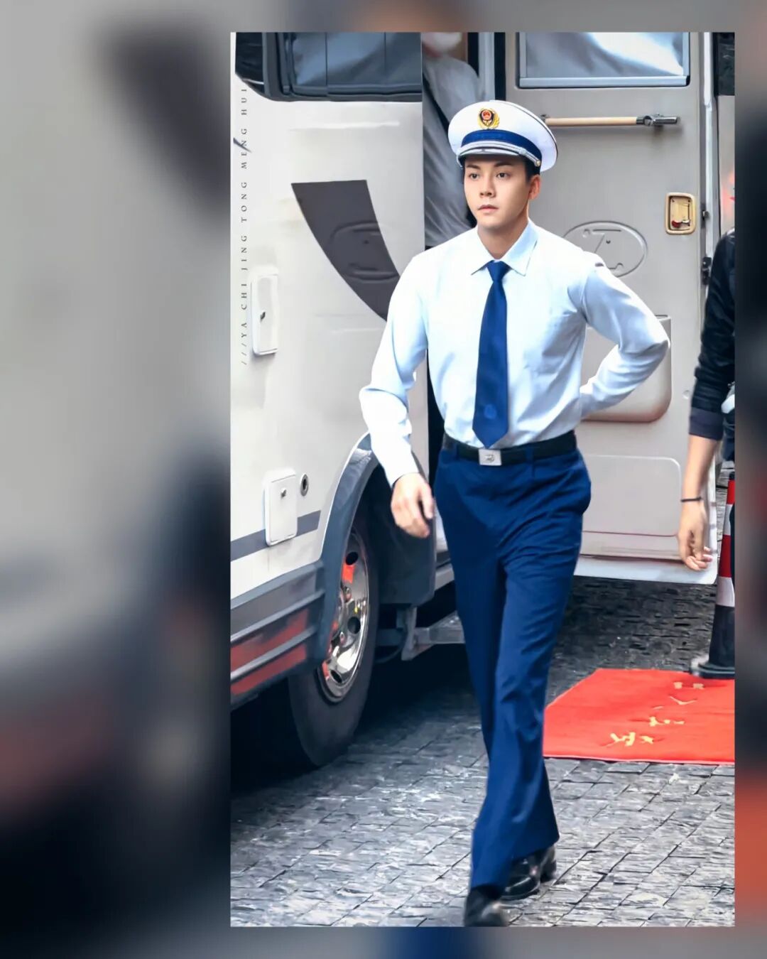 艺术与设计 这位男明星又靠 制服杀 出圈了