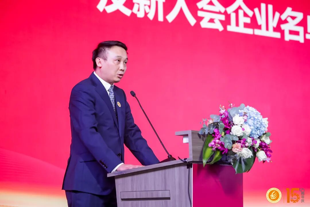 副秘书长李锦泰主持审议2020年财务报告、章程修改草案及新入会企业名单