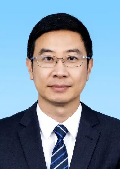 男,汉族,1970年4月生,研究生学历,中共党员,当选为肇庆市委书记