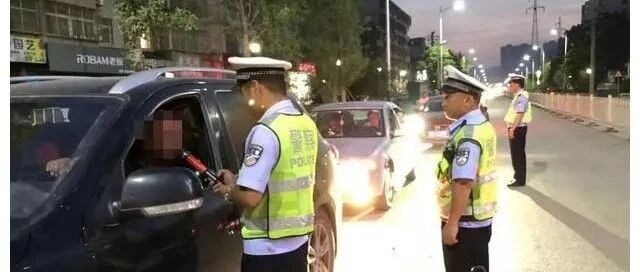 酒后找代驾依旧被罚款？车主反问交警：方向盘都没碰，为啥受罚？