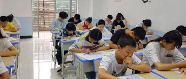 教育局“允许”教师补课？满足条件就能开班，符合条件的老师却不愿意了！