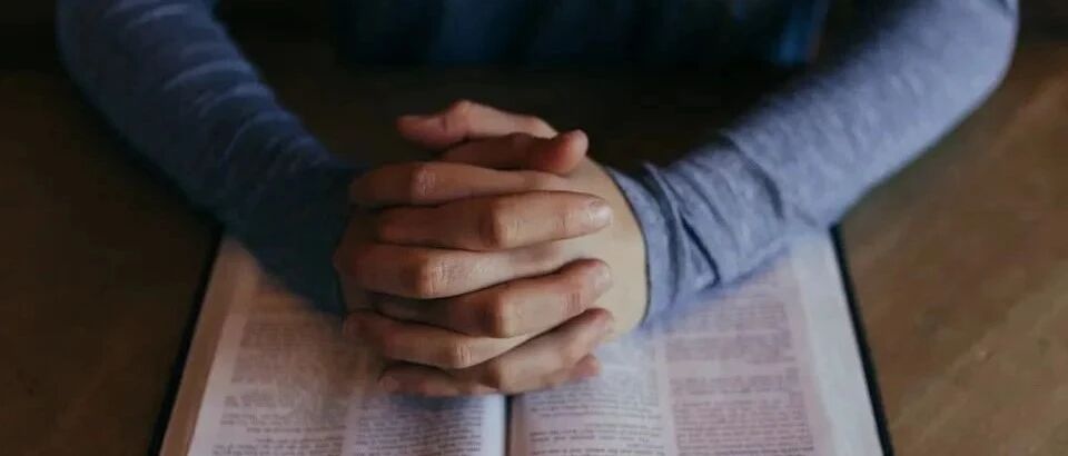 山东教师晒工资单，年收入12万引争议，铁饭碗又香了!