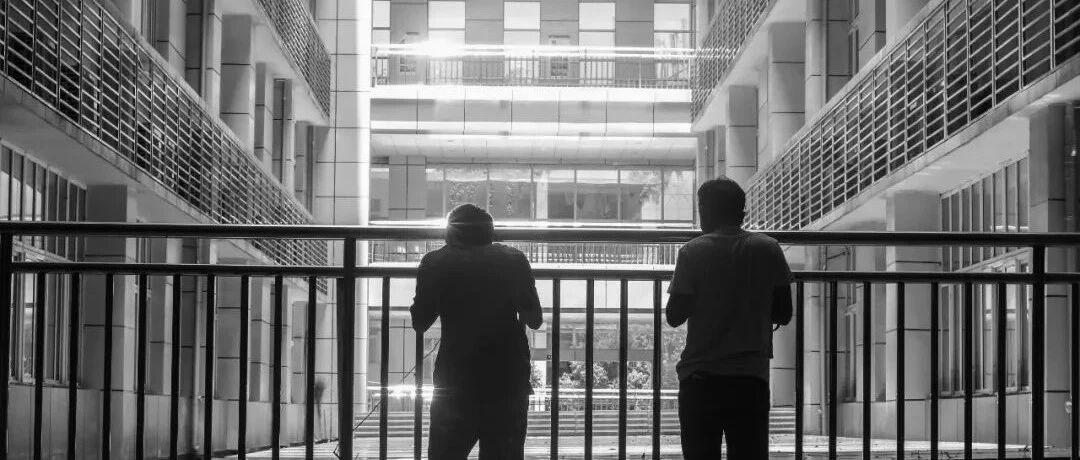 《别逼老师放弃你的孩子》，一夜之间在家长朋友圈刷屏！（老师转给家长）