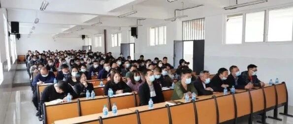 8名教师被“黑榜”警告，让1792万教师都感到了羞辱！