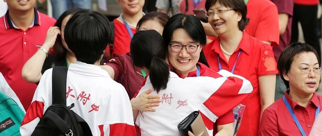 这个压中2020中考高考作文的老师，到底厉害在哪里？