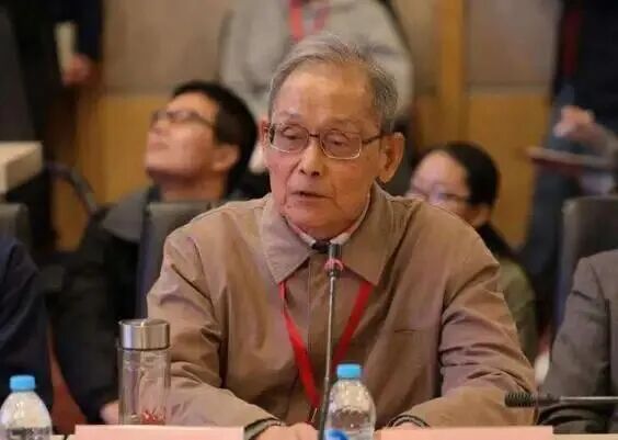 邓的繁体字 裘錫圭：大量的简体，是通过破坏或削弱繁体的字形的表意……