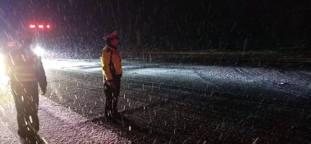 盐城交警发布高速安全行车攻略 春雪如约而至