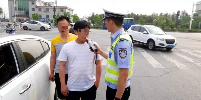 “暴风二号”行动首日 查获一酒驾一无证