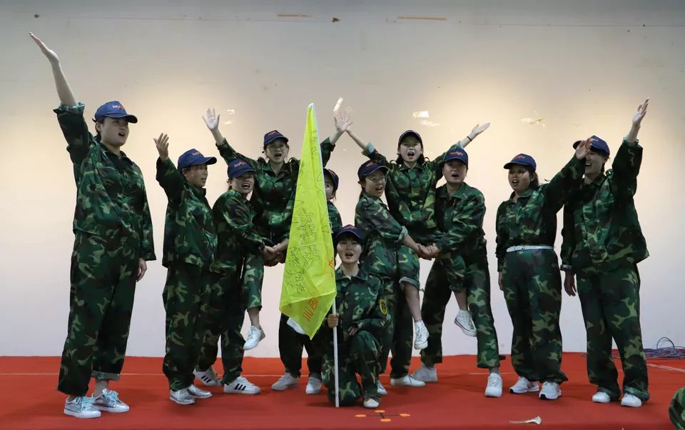 聚心 聚力 聚变————大千教育西安校区全脑教育部2019团建活动
