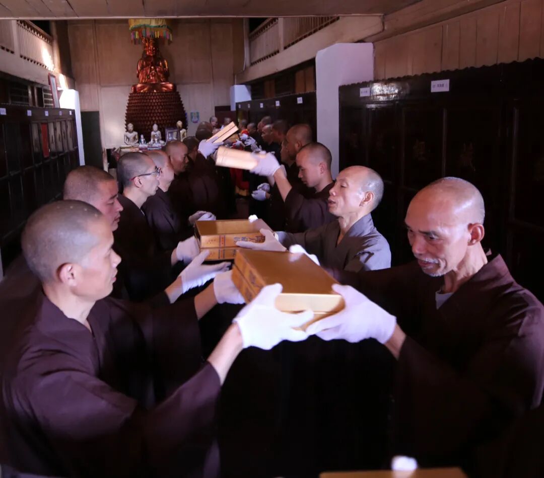 六月初六云居山真如寺举行晒经法会