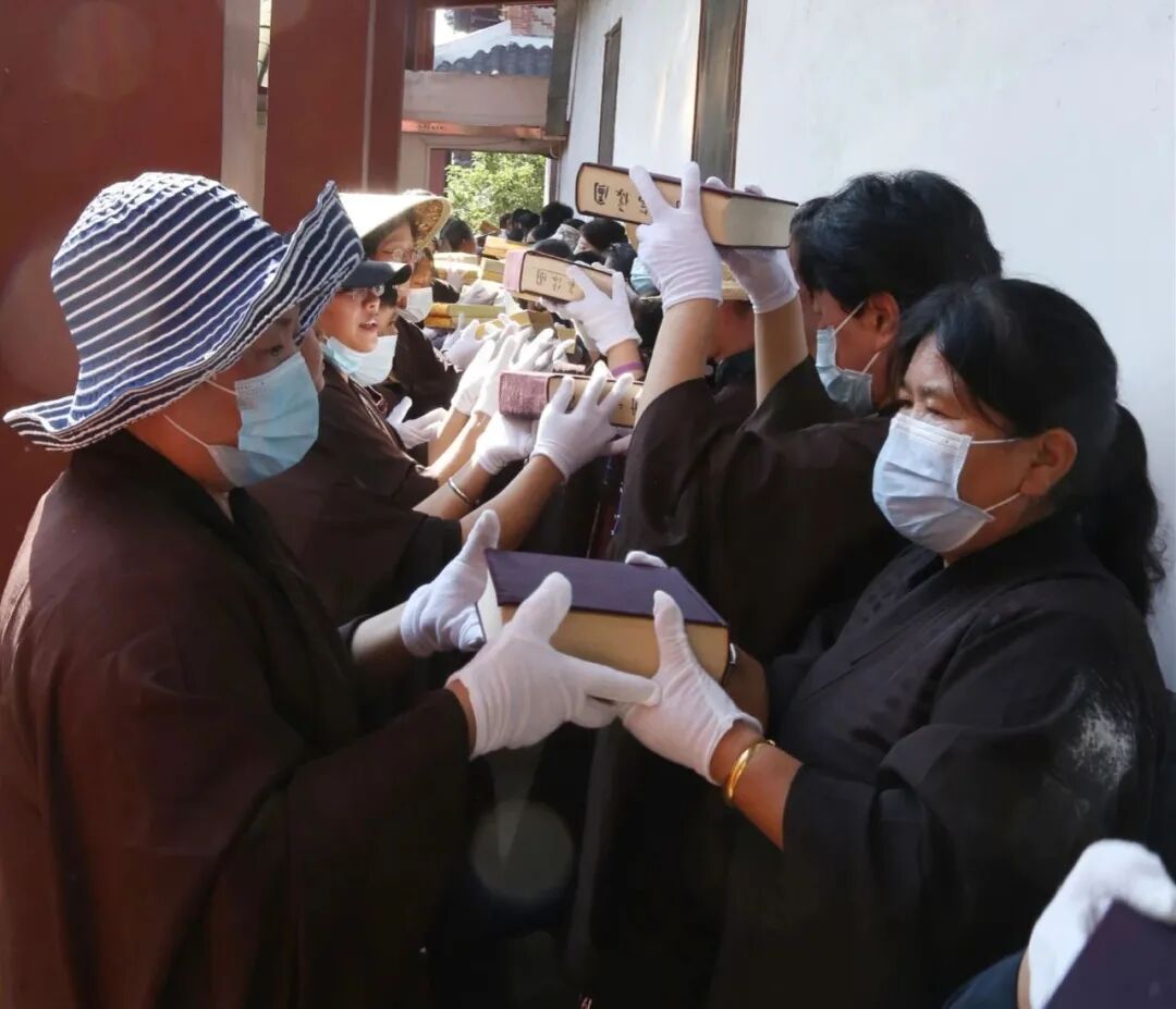 六月初六云居山真如寺举行晒经法会