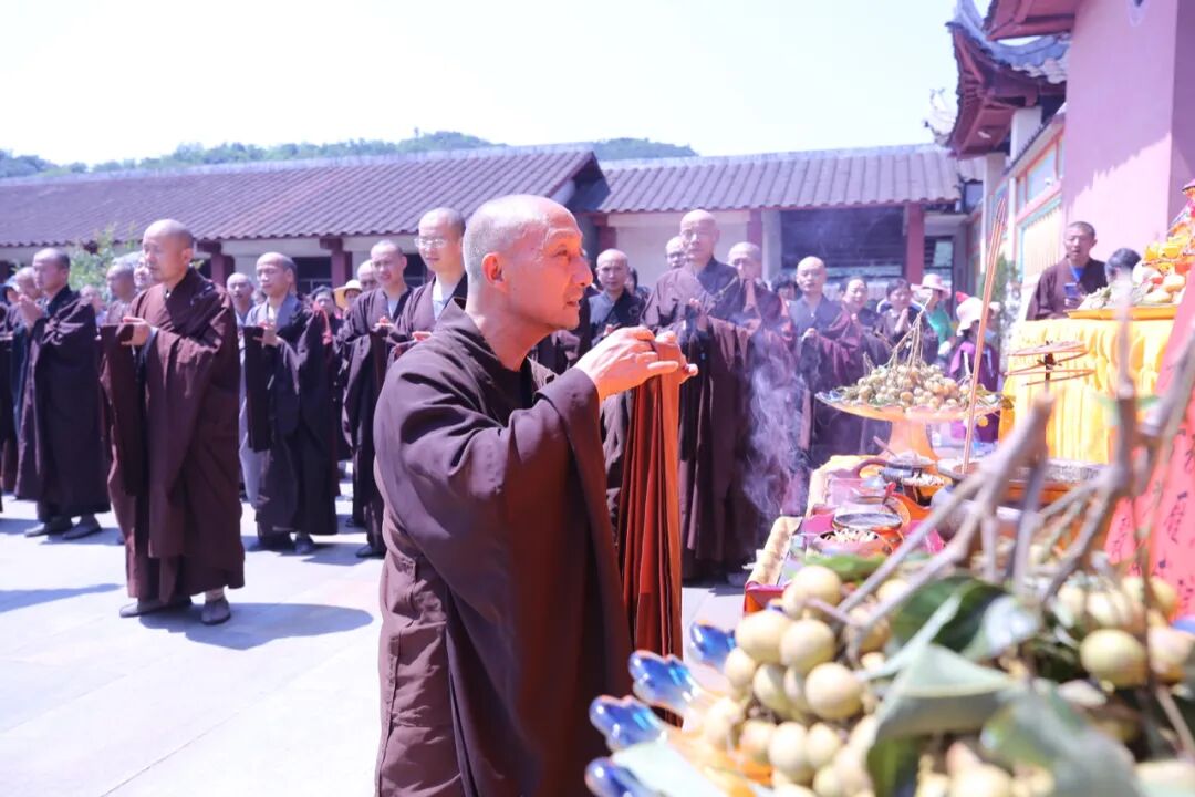 六月初六云居山真如寺举行晒经法会