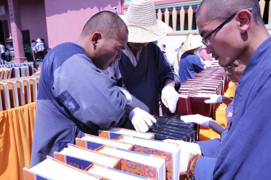 六月初六云居山真如寺举行晒经法会