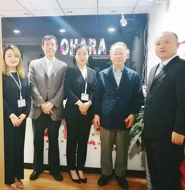 会后合影留恋