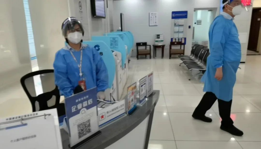 网点排长队、取号难？记者实地走访：上海银行业多措疏解，提升精细化服务水平