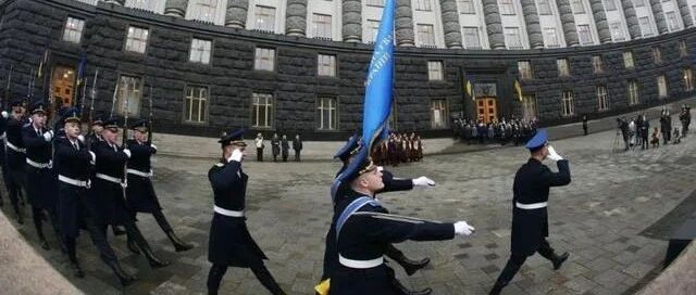 刚刚，乌克兰进入紧急状态！欧美股市全线跳水！乌东两“国”领导人求助普京……