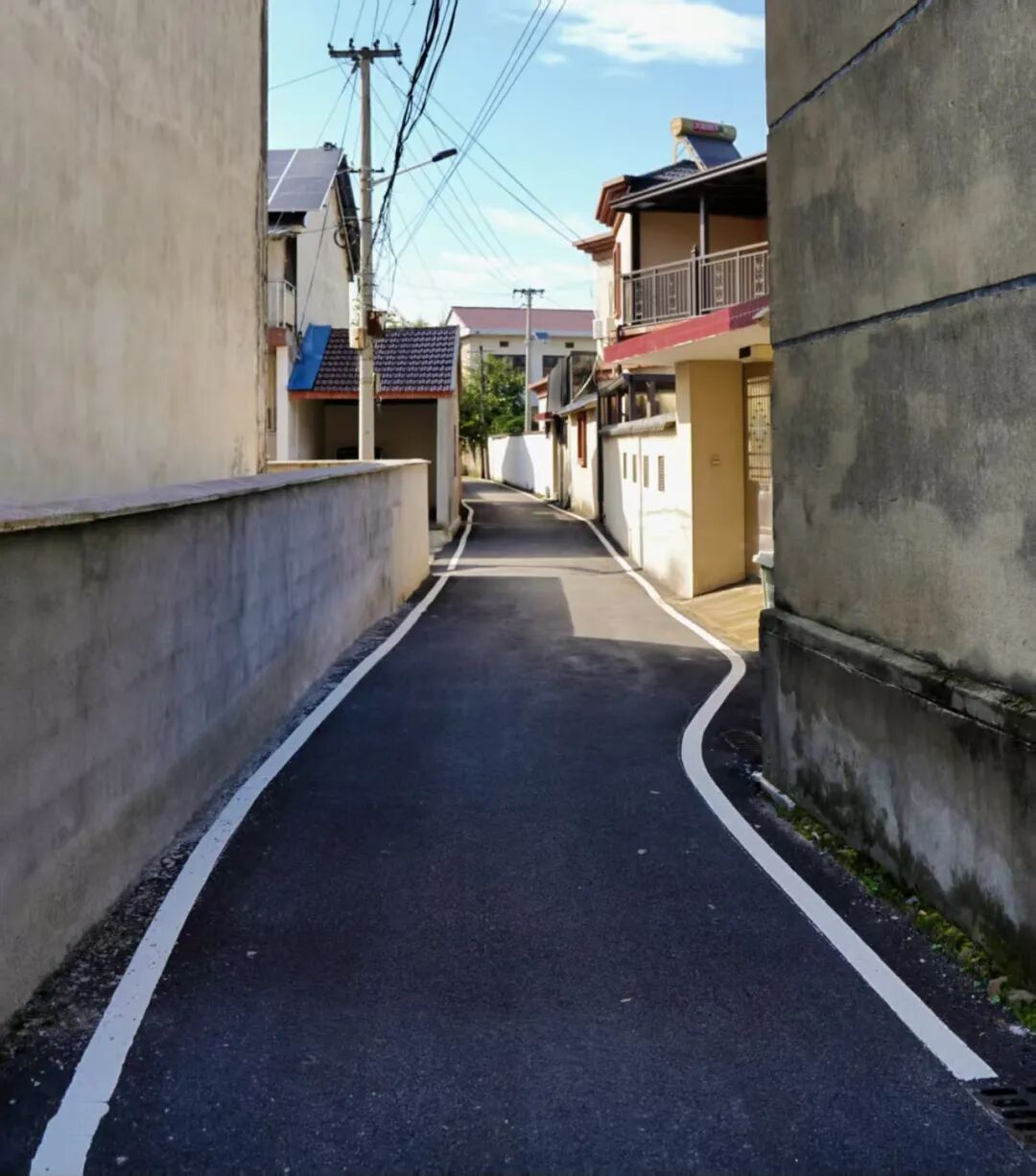 3”三让围墙“后的巷道.jpg